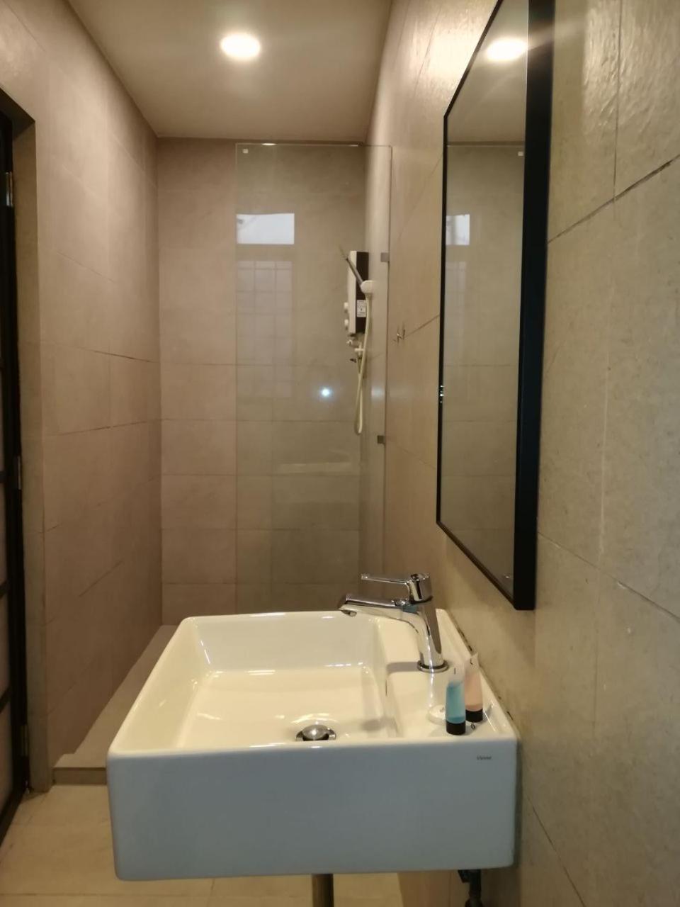 The Daily Hotel Kota Kinabalu Eksteriør billede
